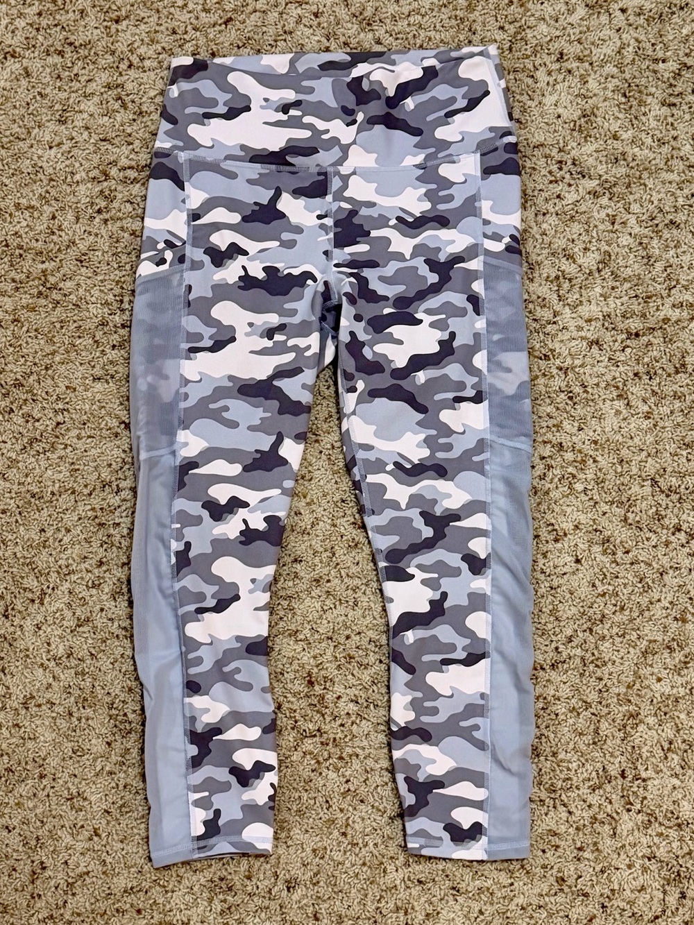 Fabletics Women’s Camo On-The-Go PowerHold Capri Leggings. Size M. Like-New